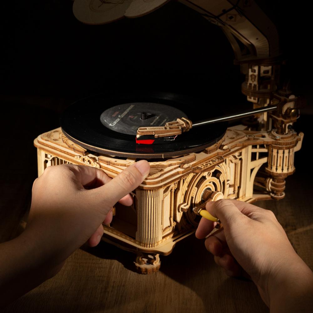 Robotime Hand Crank Classic Gramophone with Music 1:1 424pcs Wooden Model Building Kits Gift for Children & Adults /Home Decor